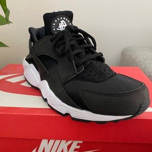 Black Nike Women Hurache